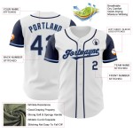 Maglia da baseball autentica personalizzata in due tonalità, bianca, blu navy e chiara Maglia da baseball autentica personalizzata in due tonalità, bianca, blu navy e chiara